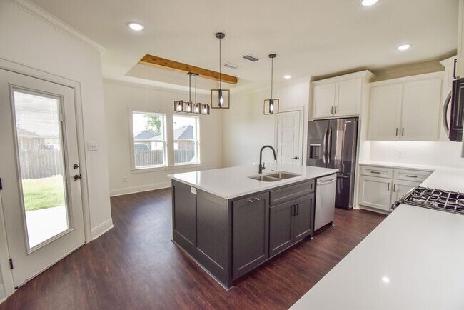 Building Photo - Tour Today! Stunning 4 Bedroom 2 Bath in W...