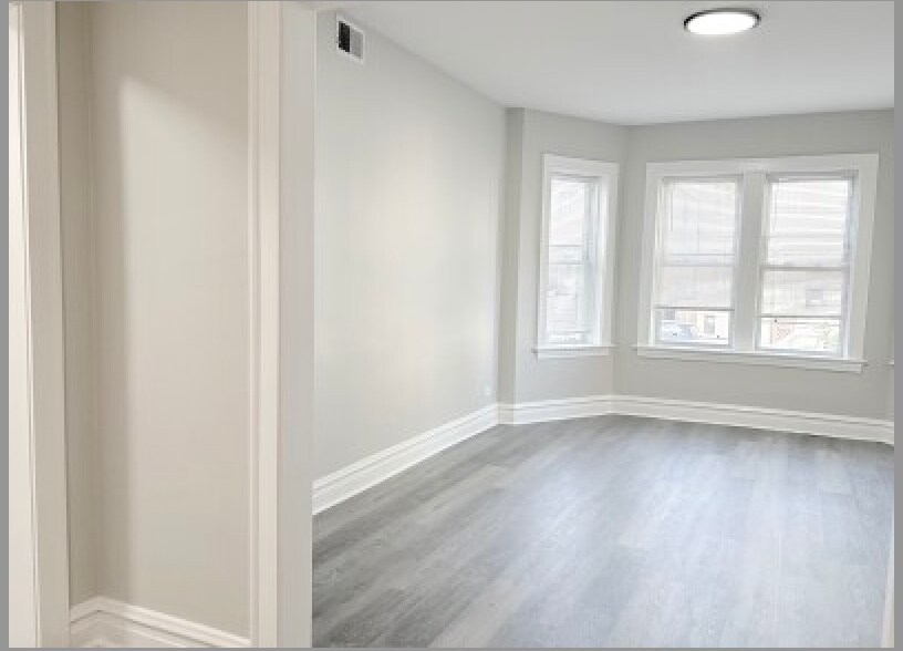 Building Photo - 2939 N Fairfield Ave