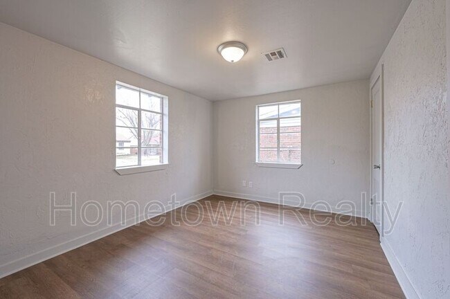 Building Photo - 3932 SE 22nd St