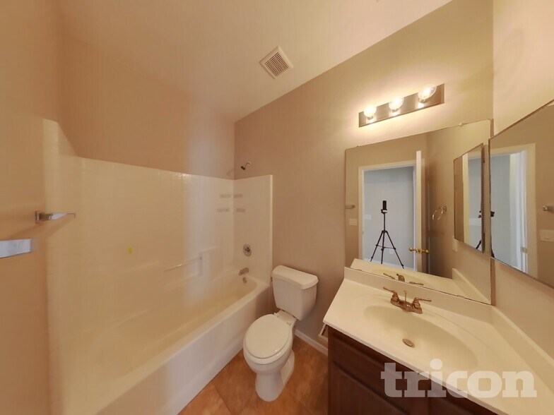 Building Photo - 377 E Maddison St