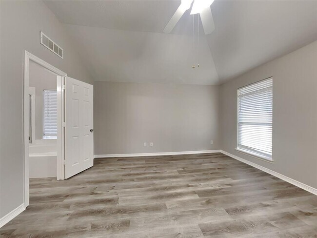 Building Photo - 10834 Golden Sunshine Dr