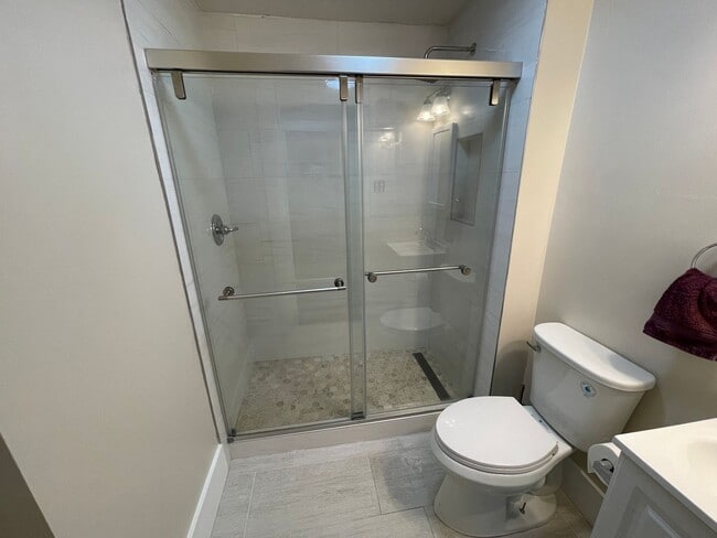 Building Photo - 2 bd, 1 ba house just east of downtown, co...