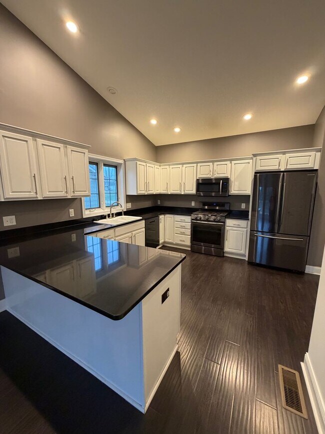 Building Photo - COMMINNG SOON - 4 BED 3 1/2 BATH HOUSE