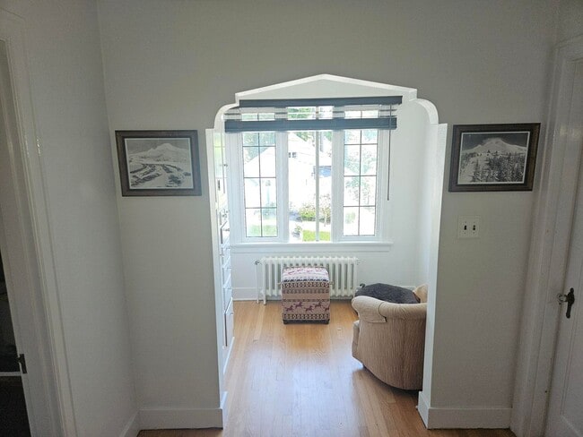 Building Photo - 5bd 5ba Stunning Home
