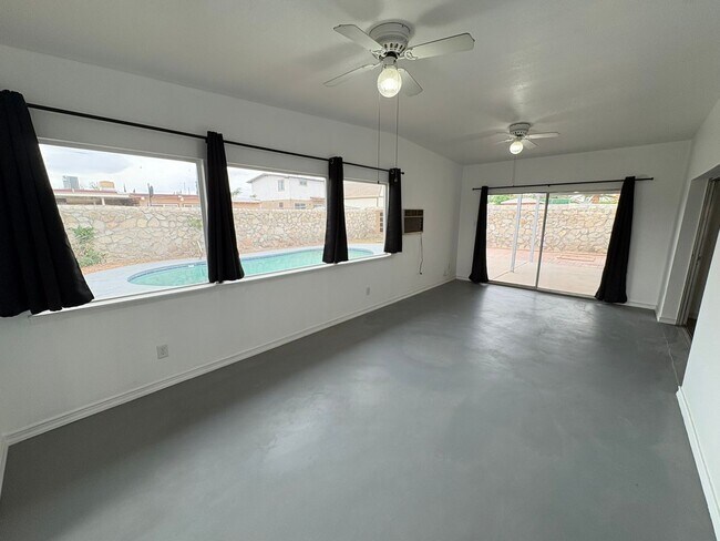 Building Photo - EASTSIDE HOME WITH A SWIMMING POOL