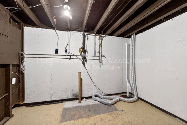 Building Photo - 1310 Petite Dr