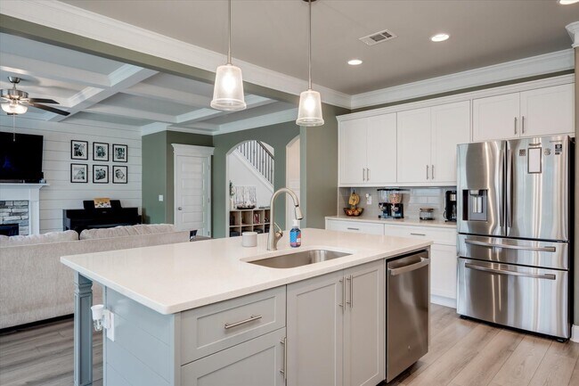 Building Photo - 707 Navan Ln