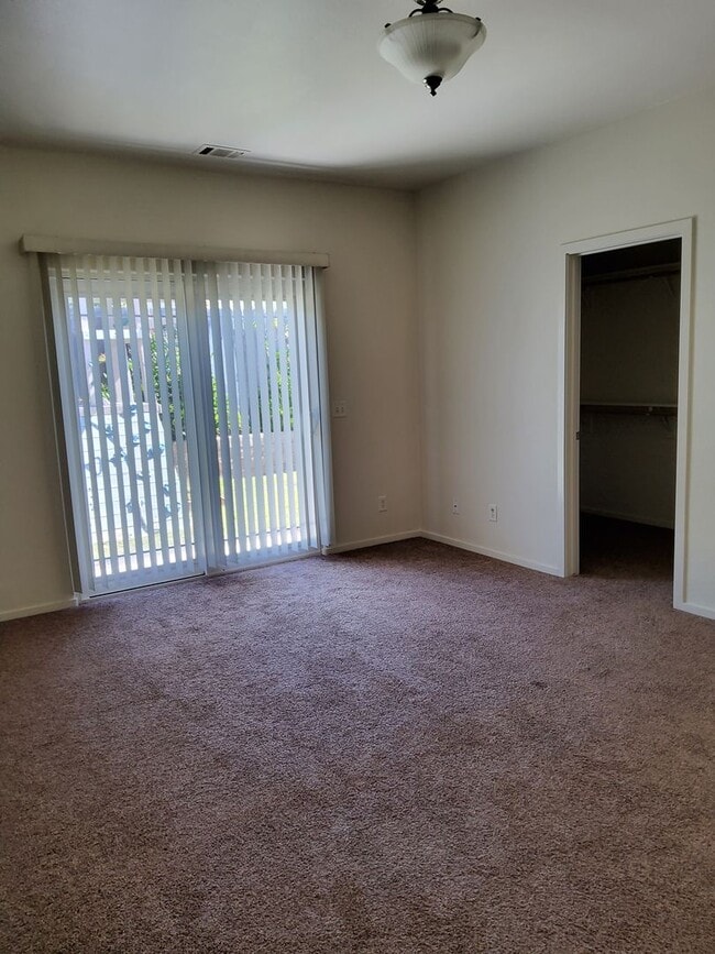 Building Photo - 4 Bedroom home in the Berry Gardens