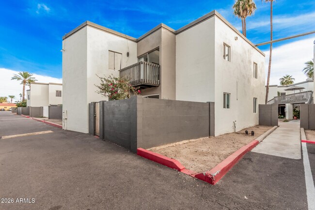 Building Photo - 6240 N 16th St