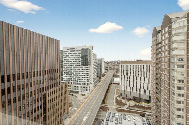 Building Photo - 8-12 Museum Way