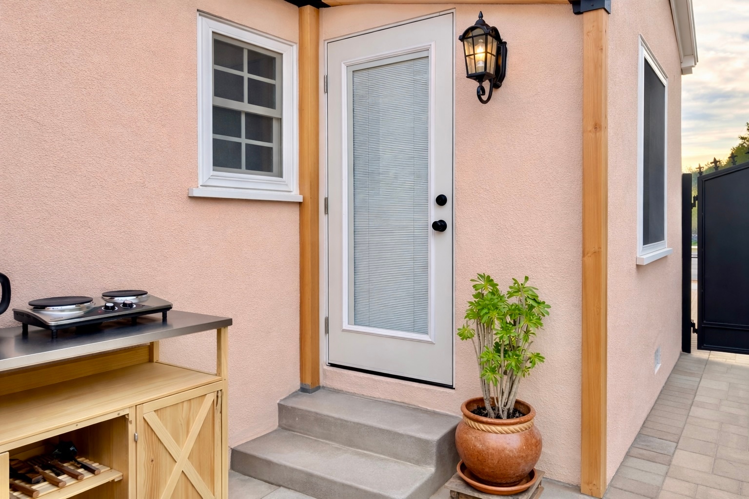 Building Photo - 10443 Califa St