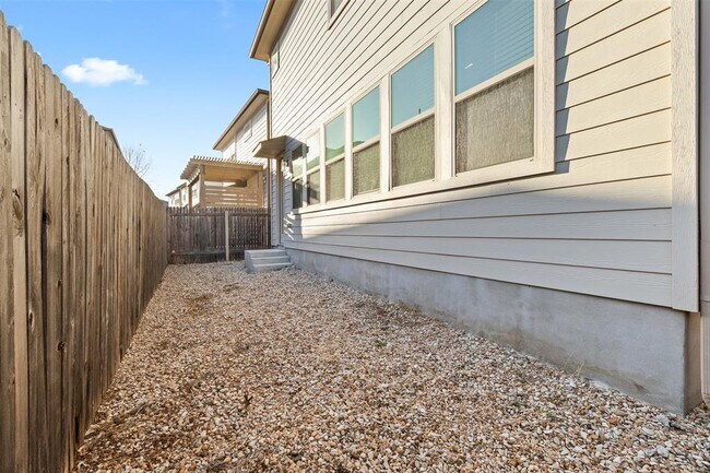 Building Photo - 9107 Moonstone Dr