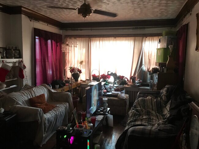 Building Photo - 1475 W 77th St