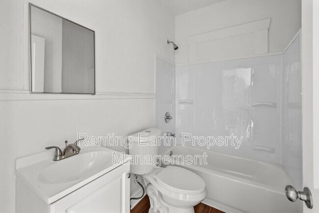 Building Photo - 1625 51st St Ensley