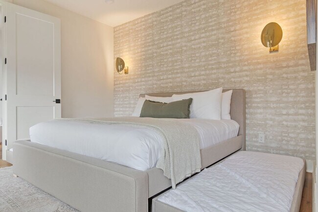 Building Photo - 1117 3rd Ave S