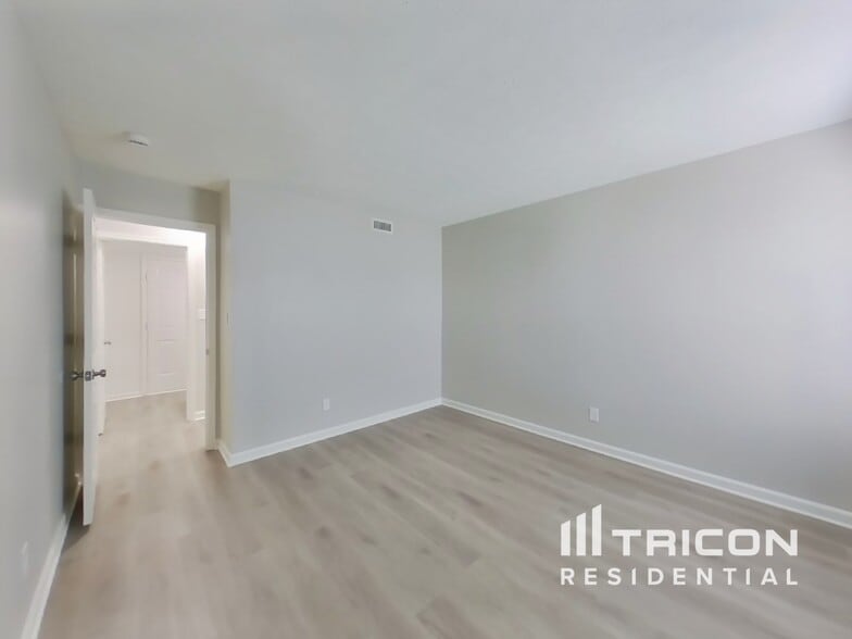 Building Photo - 1233 River Ridge Dr