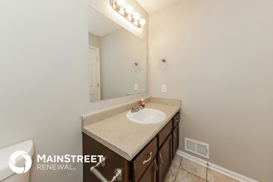 Building Photo - 285 Blue Heron Dr