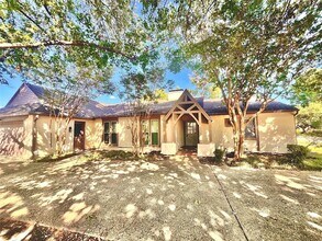 Building Photo - 15555 Mosscove Cir