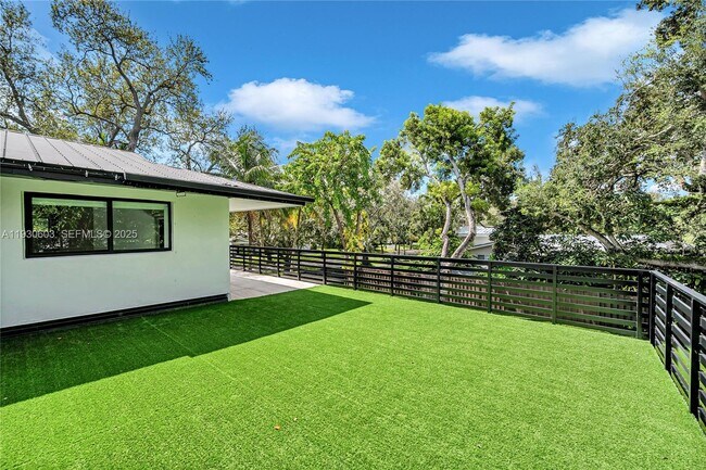 Building Photo - 11340 SW 74th Ct