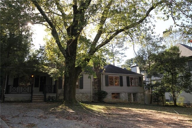 Building Photo - 2054 E Roxboro Rd NE
