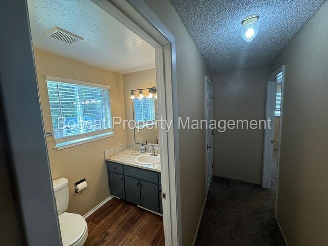 Building Photo - 20 Bodie Dr