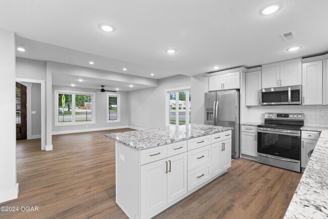 Building Photo - 2836 E 15th St