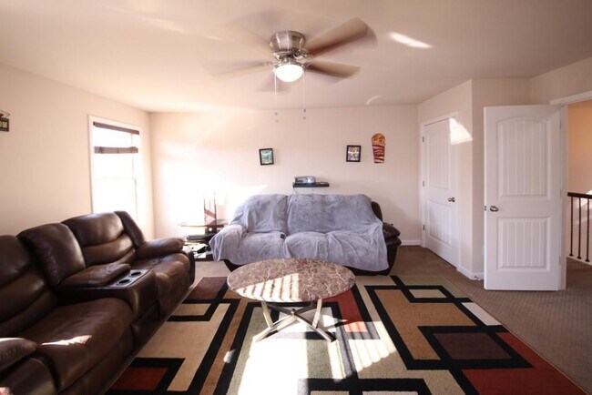 Building Photo - 3415 Pointe Vecchio Cir