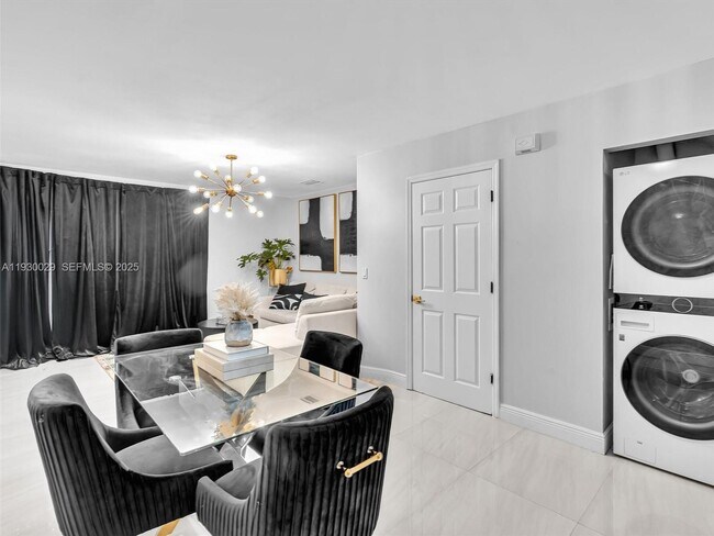 Building Photo - 6747 Sienna Club Dr