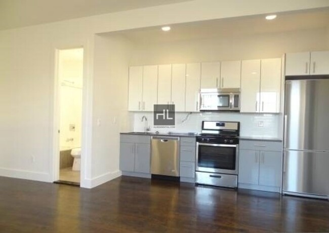 Primary Photo - CENTRAL AVENUE / Spacious Bushwick 4 Bed 2...