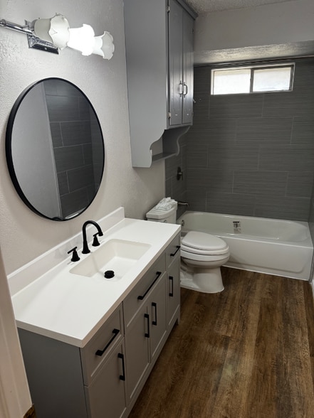 Building Photo - 15712 Top Ct