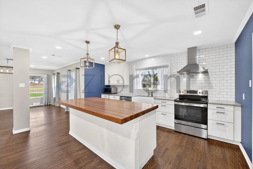 Building Photo - 1610 N Ave