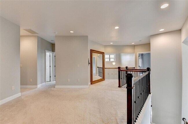 Building Photo - 2540 Maple Ridge Ln