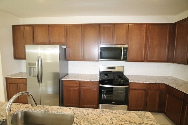 Building Photo - 5523 W Monterey Dr