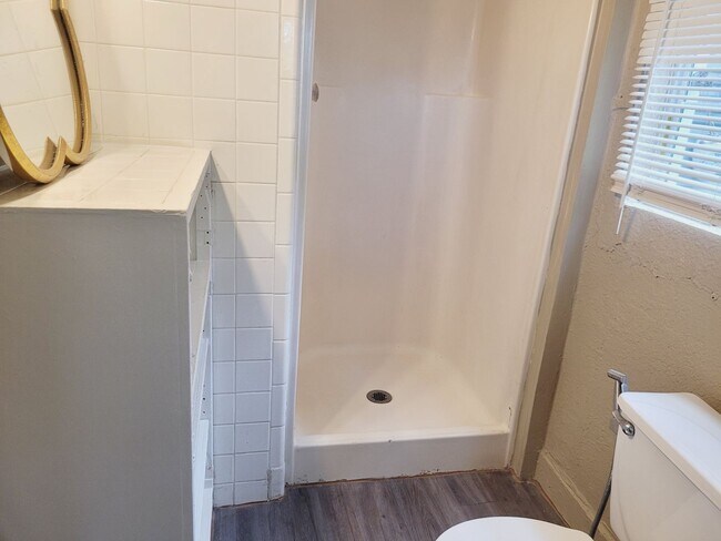 Building Photo - Awesome 1 bedroom | 1 bath apartment in historic home close to The PEARL!