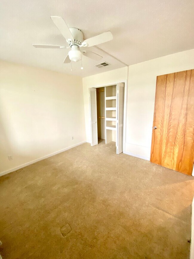 Building Photo - RESORT STYLE LIVING!! Beautiful 1BR Condo in Marina Community!