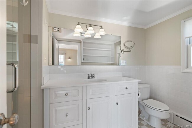 Building Photo - 23 Soundview Dr