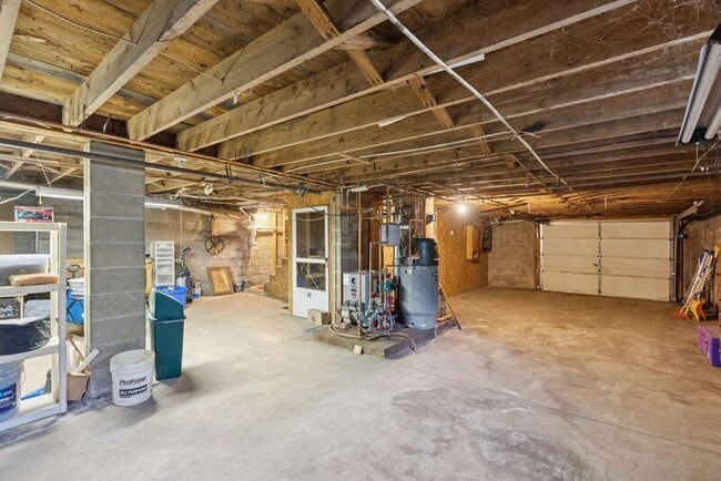 Building Photo - 84 Pine Hill Rd N