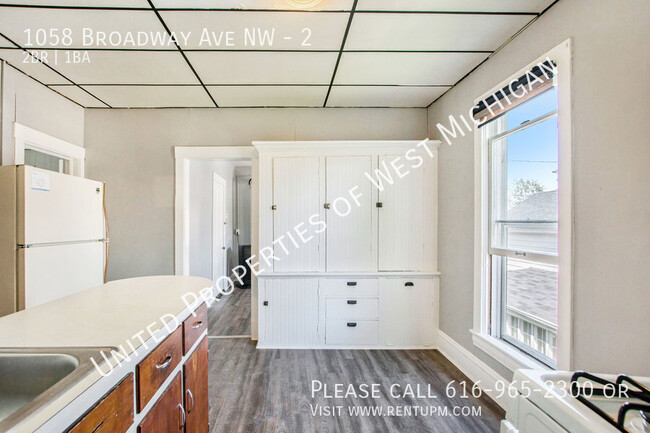 Building Photo - Available Now | 2 Bedroom 1 Bathroom in th...