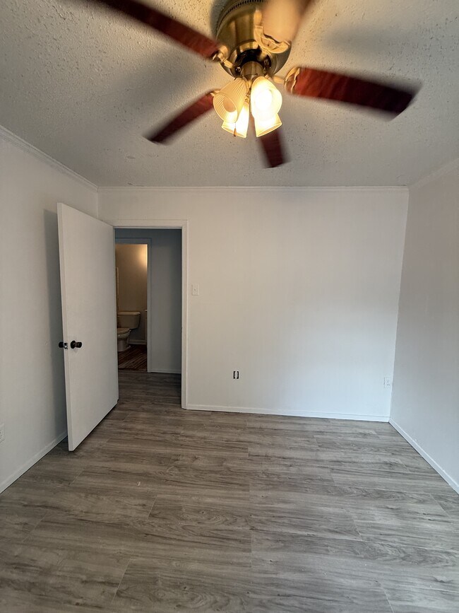 Building Photo - 4860 Chesterwood Ct