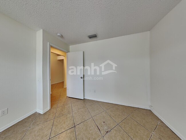 Building Photo - 10603 Cami Ct