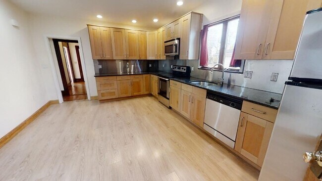 Building Photo - 97 Hawthorne St