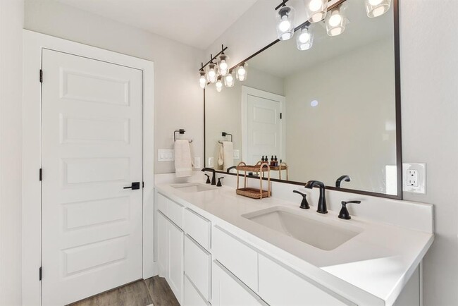 Building Photo - 25 Woodacre Dr