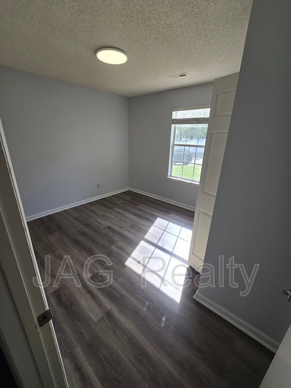 Building Photo - 3821 Rosedown Dr