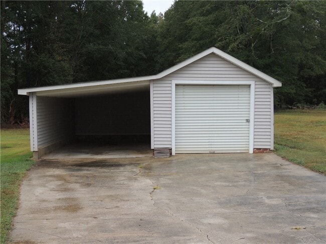 Building Photo - 803 Kings Rd