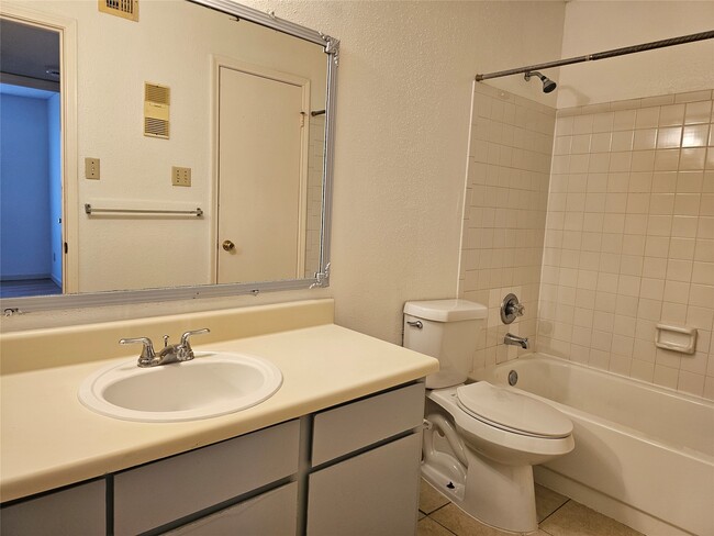 Building Photo - 2750 Holly Hall St