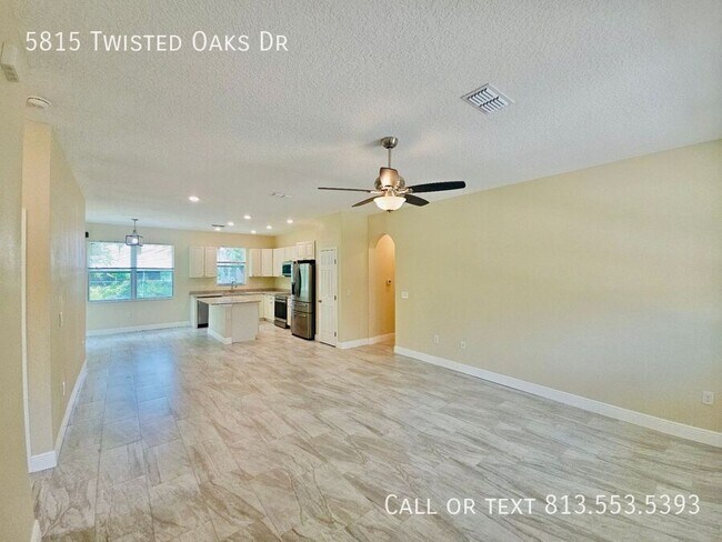Building Photo - 5815 Twisted Oaks Dr