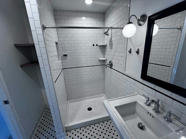 Building Photo - 13620 Batten Rd NE