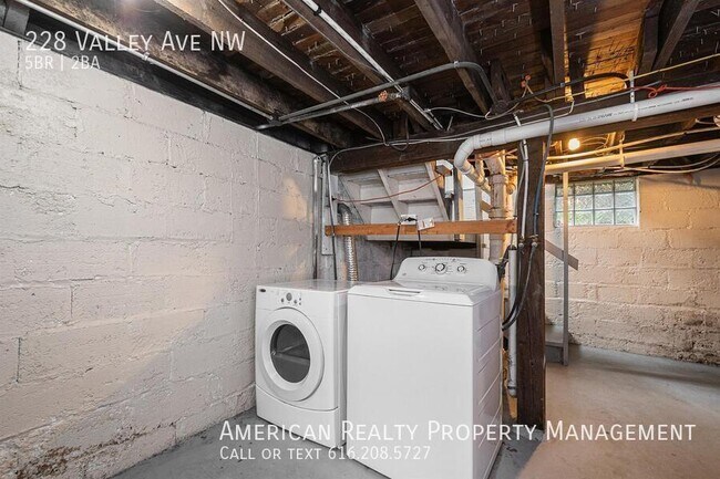 Building Photo - 228 Valley Ave NW