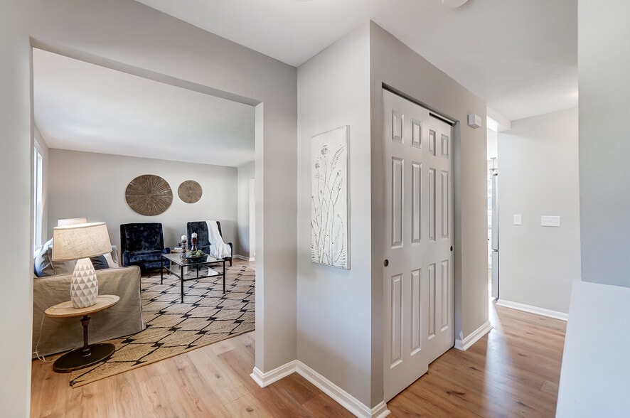 Building Photo - 271 Albright Dr