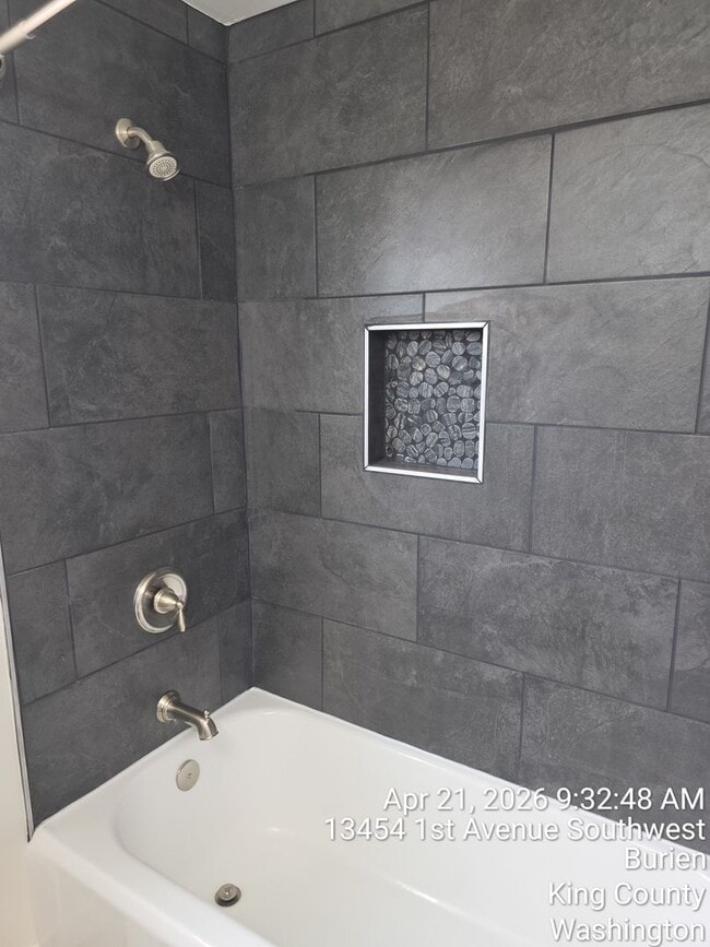 Building Photo - Burien Newly remodeled home - 3 bedrooms 2 bathrooms - A must see - available NOW